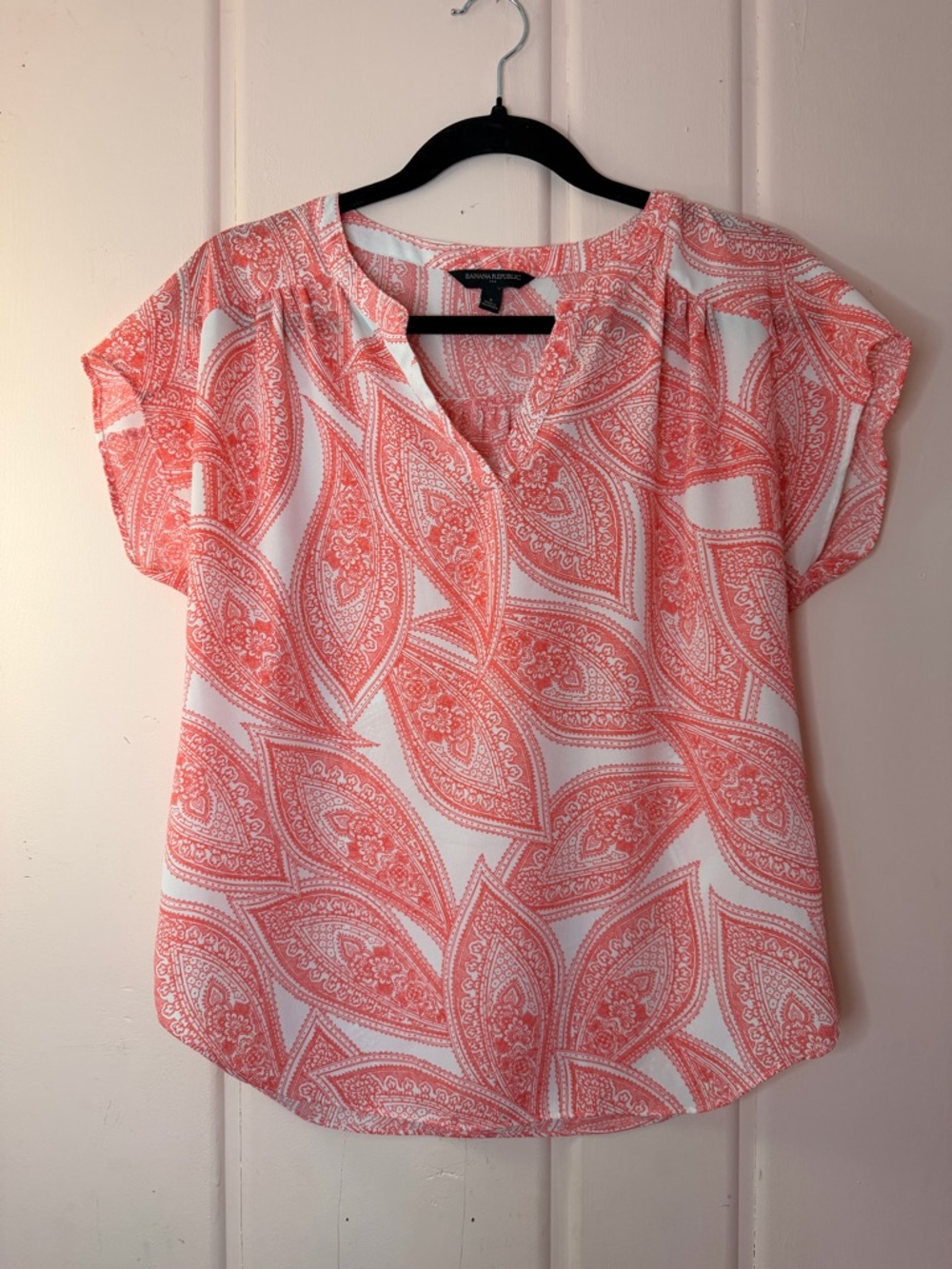 Banana Republic Coral Paisley Split-Neck Blouse - Women's szSmall